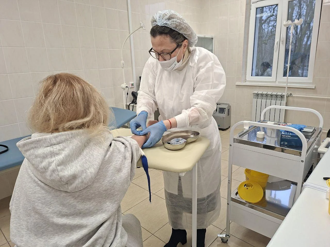 В двух процедурных кабинетах на Горького принимают порядка ста сорока человек в день