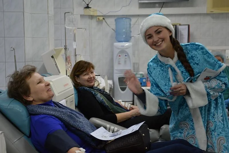 Станция переливания крови провела серию телемостов «Донорство в онлайн-режиме» в поддержку Всероссийской донорской акции «С Новым годом, Служба крови!» Станция переливания крови провела серию телемостов «Донорство в онлайн-режиме» в поддержку Всероссийской донорской акции «С Новым годом, Служба крови!»