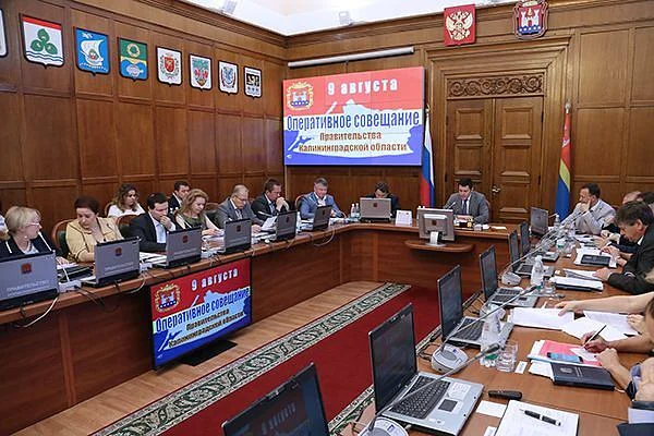 Антон Алиханов: Итогом кадровой программы станет трудоустройство трехсот врачей в течение трех лет Антон Алиханов: Итогом кадровой программы станет трудоустройство трехсот врачей в течение трех лет