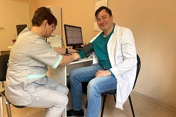 Более ста сотрудников Городской больницы № 4 проверили здоровье на рабочем месте