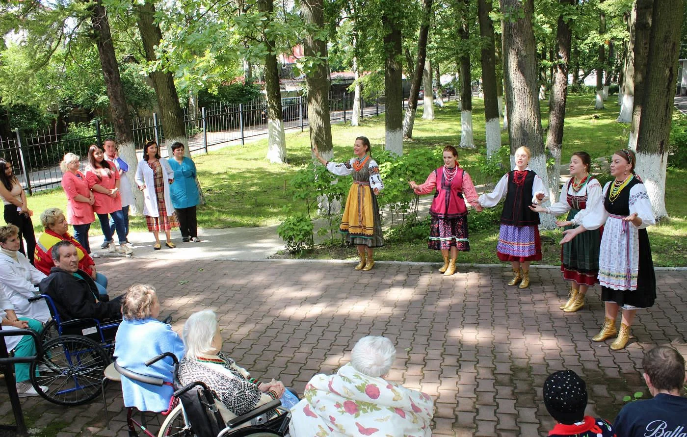 В Городской больнице № 2 прошел концерт фольклорного ансамбля