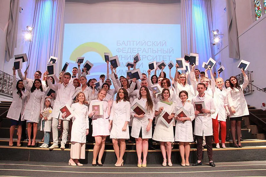 Выпускникам БФУ им. И. Канта вручили дипломы Выпускникам БФУ им. И. Канта вручили дипломы