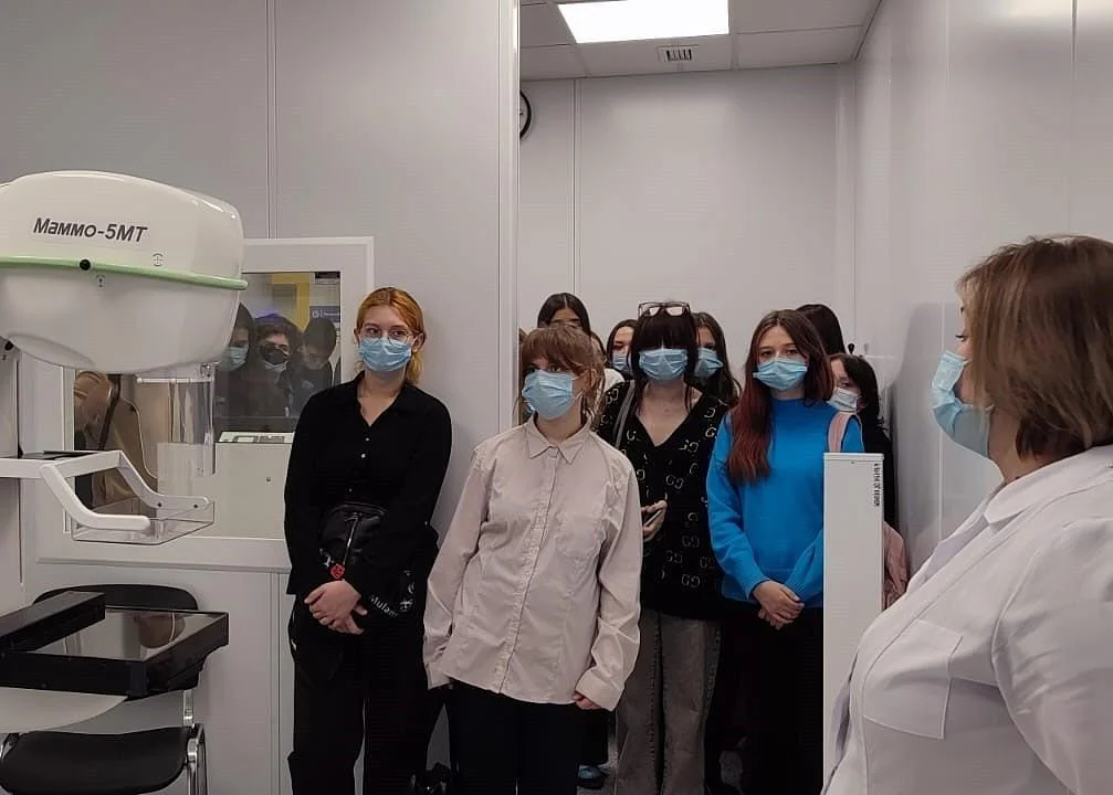 Городская больница № 4 провела день открытых дверей для калининградских школьников Городская больница № 4 провела день открытых дверей для калининградских школьников