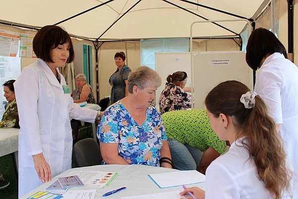 Более полутора тысяч человек прошли экспресс-обследование своего здоровья на площади Победы Более полутора тысяч человек прошли экспресс-обследование своего здоровья на площади Победы