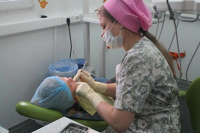В течение месяца мобильный стоматологический кабинет примет около 400 детей поселка Коврово В течение месяца мобильный стоматологический кабинет примет около 400 детей поселка Коврово