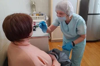 Пациентов Городской больницы № 4 с симптомами респираторных заболеваний принимают в трех пунктах