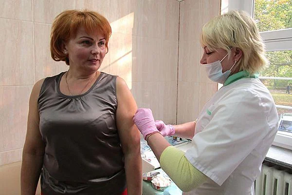 В правительстве области началась вакцинация сотрудников против гриппа В правительстве области началась вакцинация сотрудников против гриппа
