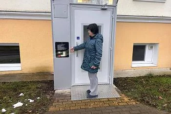 В поликлинике на Горького заработала новая подъемная платформа В поликлинике на Горького заработала новая подъемная платформа