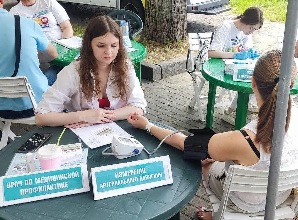 В течение месяца свое здоровье в парках областного центра проверили больше тысячи человек В течение месяца свое здоровье в парках областного центра проверили больше тысячи человек